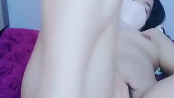 Resti Omek Ngangkang Hot