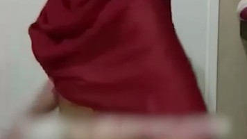 Cewek Jilbab Merah Cakep Elus Tipis2